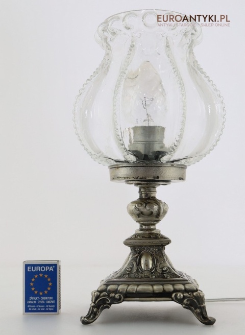 retro lampka stołowa z francuskim pochodzeniem