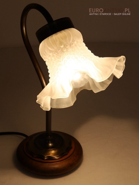 stylowa lampka stołowa z kloszem florystycznym tulipan