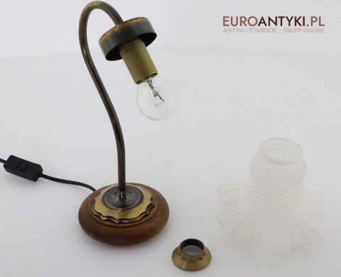 dekoracyjna lampka stołowa vintage do salonu