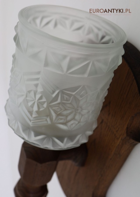 kinkiet z tłoczonym kloszem geometrycznym