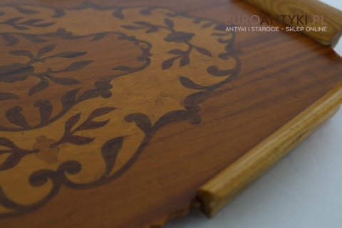ozdobna taca drewniana z intarsją