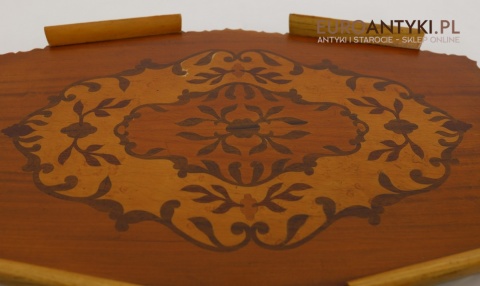 starodawna taca drewniana z intarsją