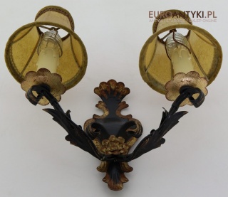 Rustykalny kinkiet metalowy 2-ramienny – vintage z abażurkami ze skóry