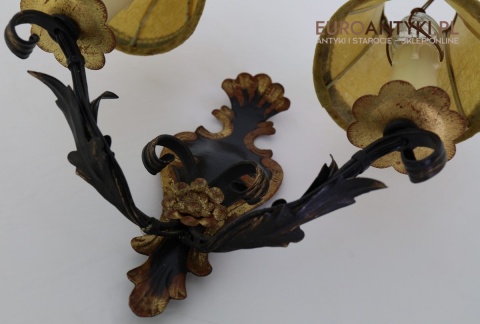 ozdobny kinkiet z abażurami