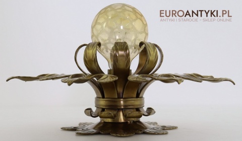 plafon w kształcie kwiatu