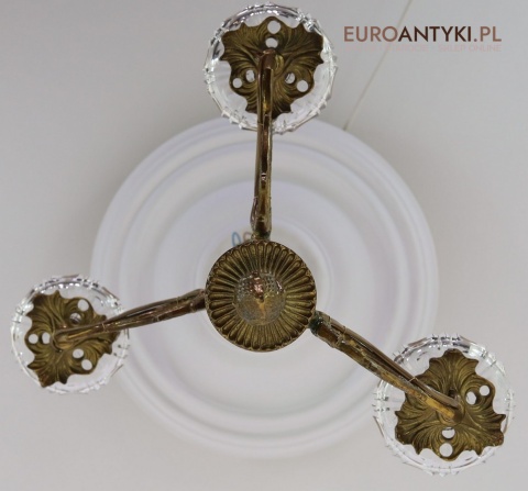 klasyczne oświetlenie z epoki