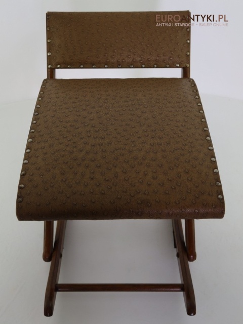 klasyczny podnóżek drewniany