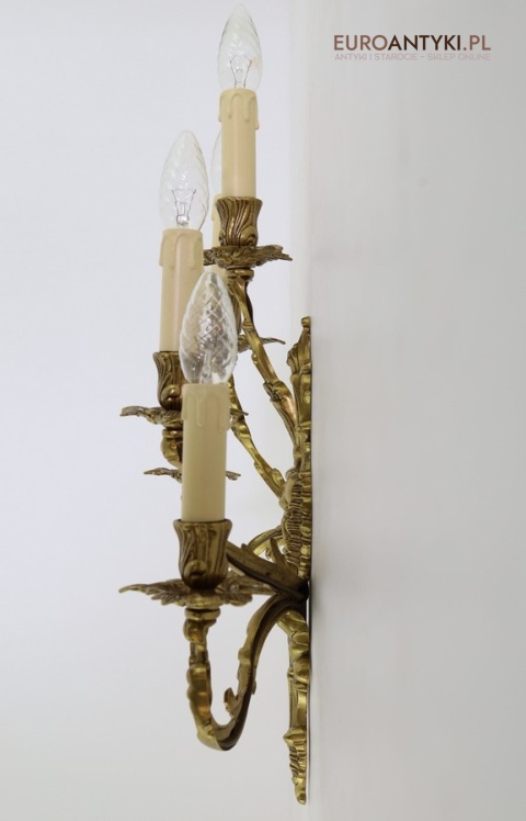 duże kinkiety z brązu do stylowych wnętrz