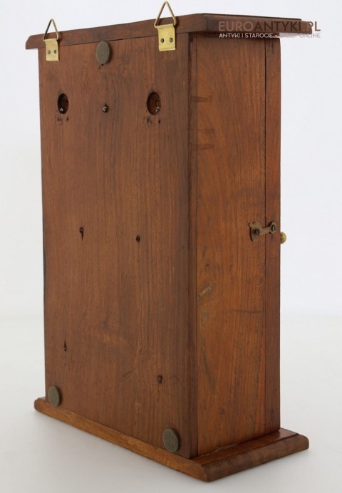 Drewniana szafka na klucze z drugiej połowy XX wieku – elegancja i funkcjonalność