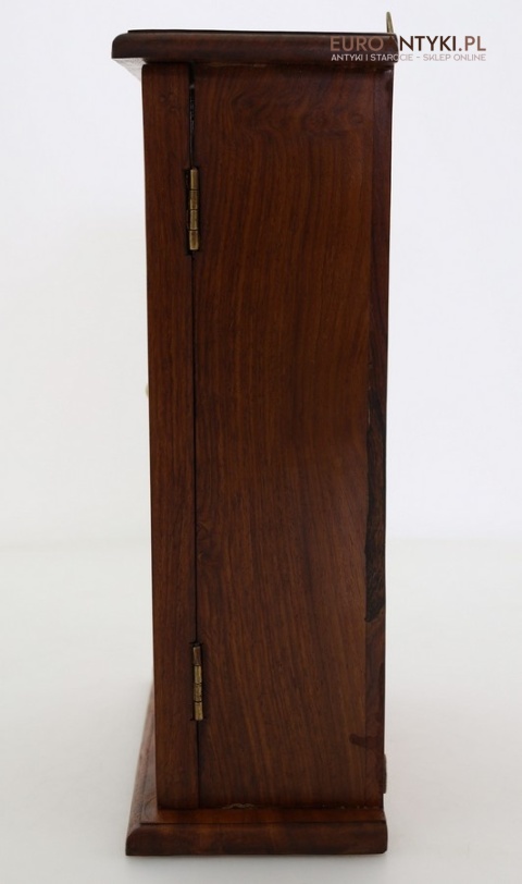 Drewniana szafka na klucze z drugiej połowy XX wieku – elegancja i funkcjonalność