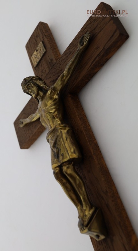 stary krzyż dębowy z mosiężnym inri