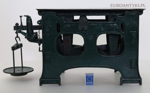 duża antyczna waga przemysłowa