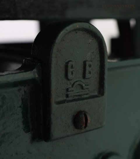 detal oznaczenia gb na starej wadze