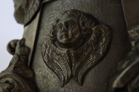 lampa podłogowa retro z łańcuszkami do włączania