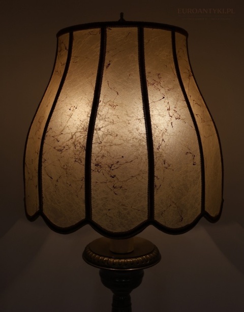 lampa podłogowa do rezydencji dworku apartamentu