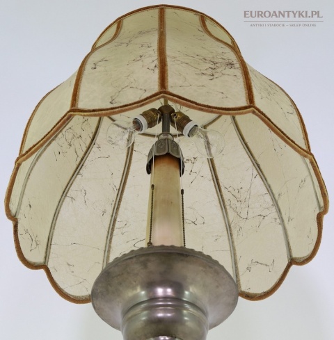 duża lampa stojąca z epoki abażur skóra