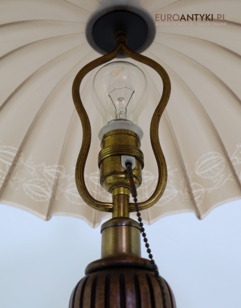 eklektyczna lampa stołowa retro z dekoracyjnym kloszem