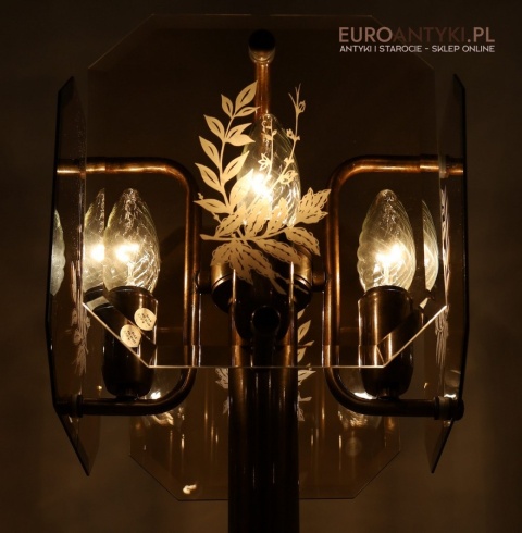 lampa stołowa z epoki hotelowa dekoracja