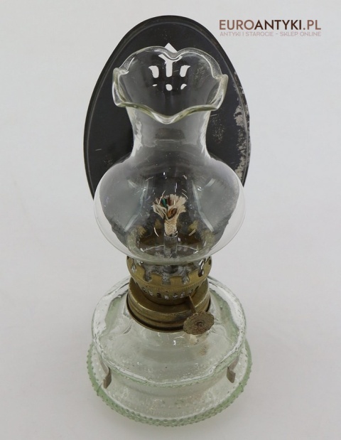 miniaturowa lampka naftowa do stylowego wnętrza retro