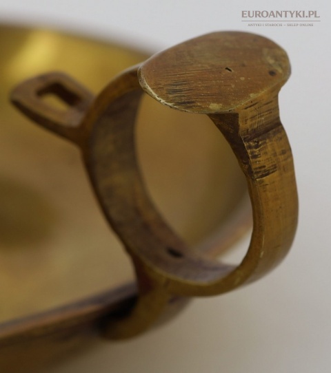 przenośny świecznik mosiężny z epoki do salonu