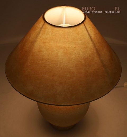 rustykalna lampka nocna z ceramiki i tkaninowego abażuru