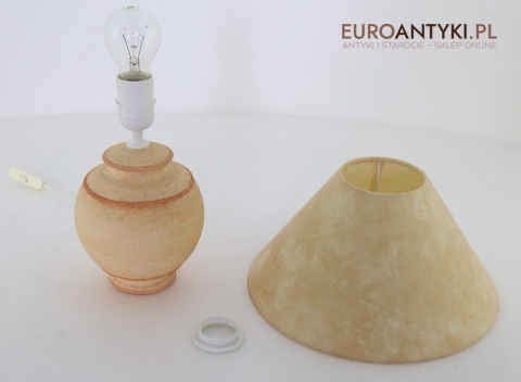 Para ceramicznych lampek stołowych retro z epoki – stylowe vintage do sypialni