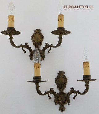 Antyczne kinkiety mosiężne z Francji – stylowe oświetlenie barokowe