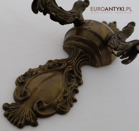 sklep z barokowymi lampami