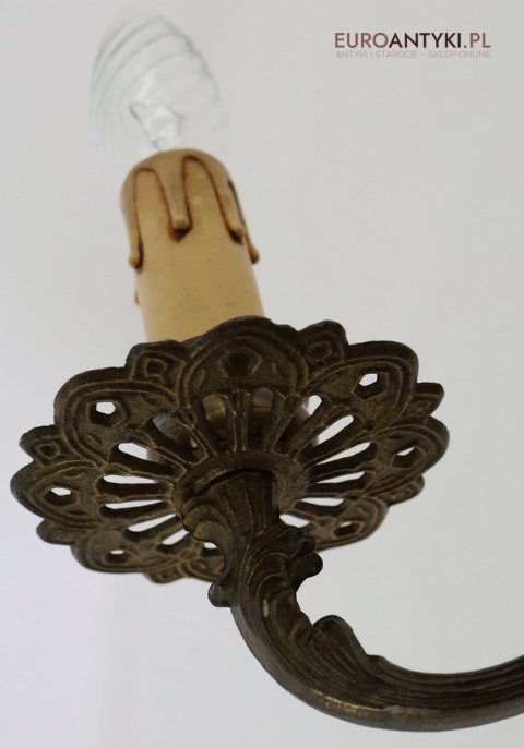 stylowy detal barokowy oświetleniowy retro