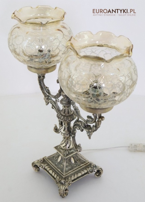 antyczna lampa stołowa w kolorze starego srebra