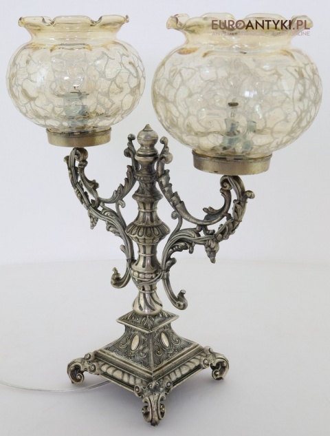 srebrna klasyczna lampa stołowa vintage do salonu