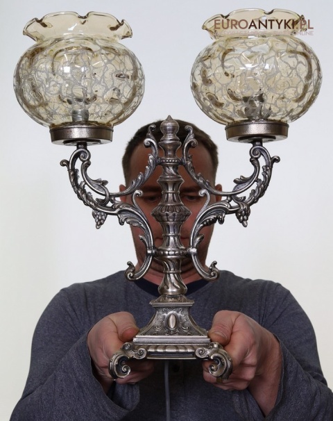 srebrna lampa stołowa pałacowa