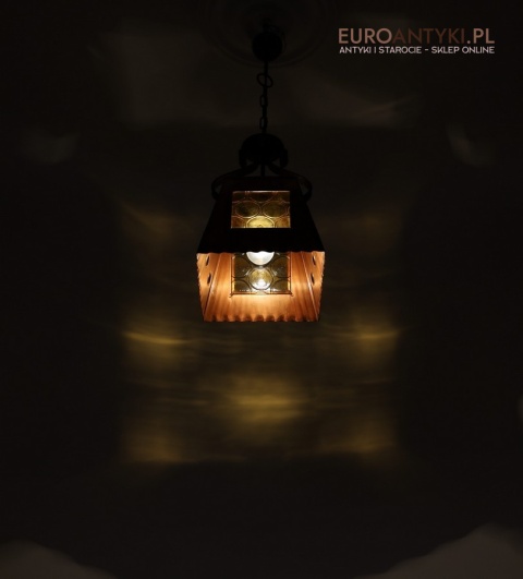Vintage miedziana lampa sufitowa z witrażami – stylowa karczma/kuchnia retro