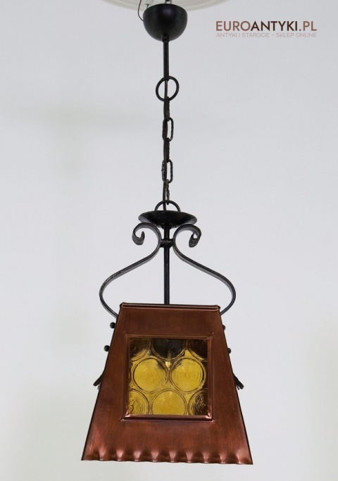 karczmiana lampa retro vintage z otworami i witrażem