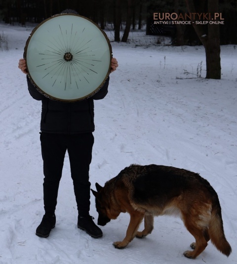 antyk potężny plafon retro z masywnym brązem