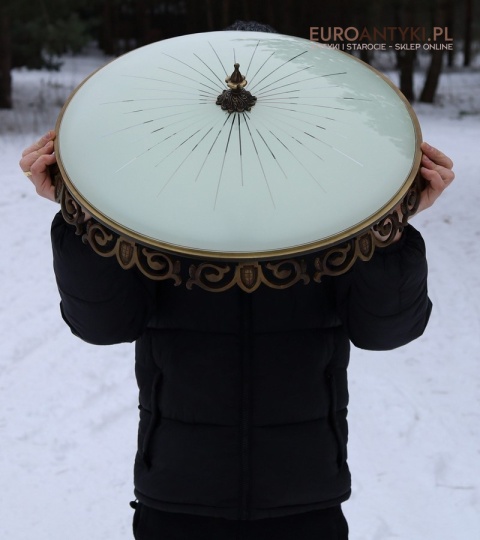 duży plafon retro z brązową koroną i szkłem