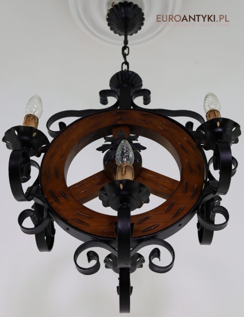 wisząca lampa rustykalna do karczmy