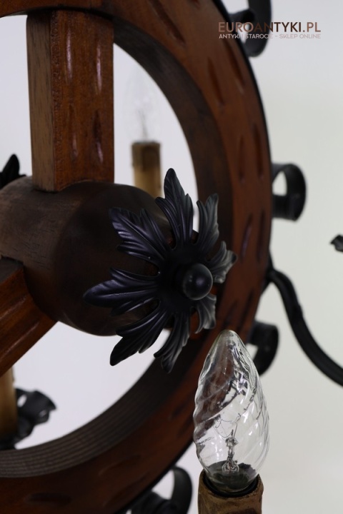 dekoracyjny żyrandol z litego drewna