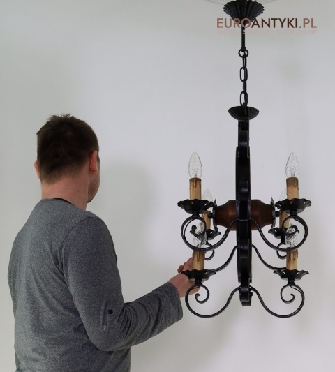 sklep z rustykalnymi lampami