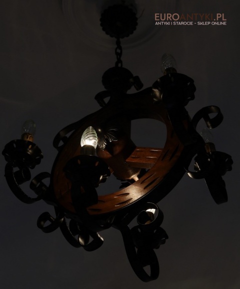 lampa wisząca koło do karczmy retro