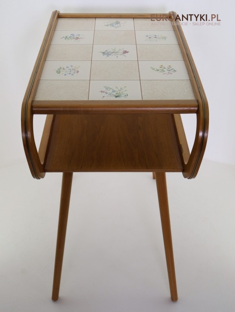 dekoracyjny stolik vintage do salonu