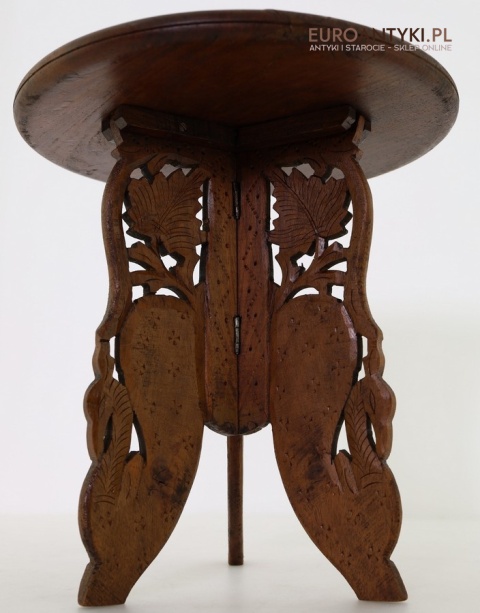 mały ozdobny stojaczek vintage do roślin i dekoracji