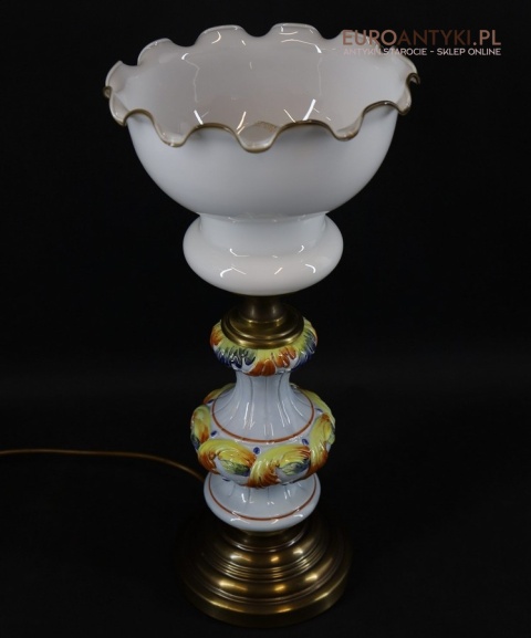 lampa stołowa retro z falowanym rantem klosza