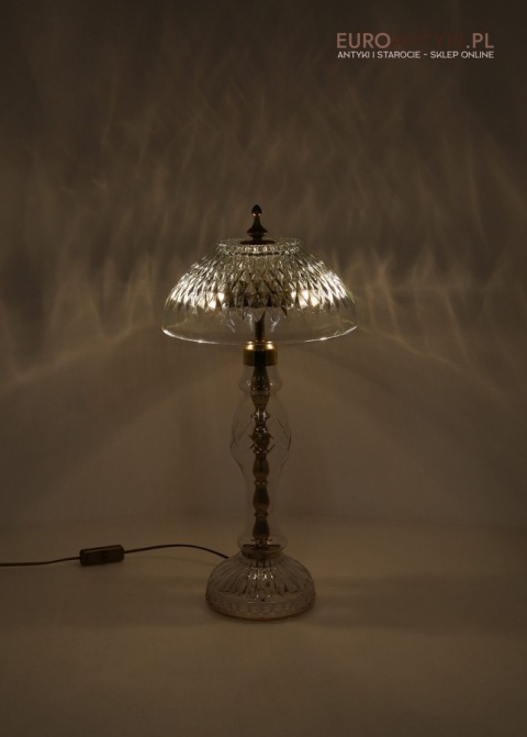 krystalowa lampa stołowa efekt świetlny refleksy kryształu