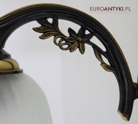 oświetlenie ścienne retro z dębową rozetą i ozdobą