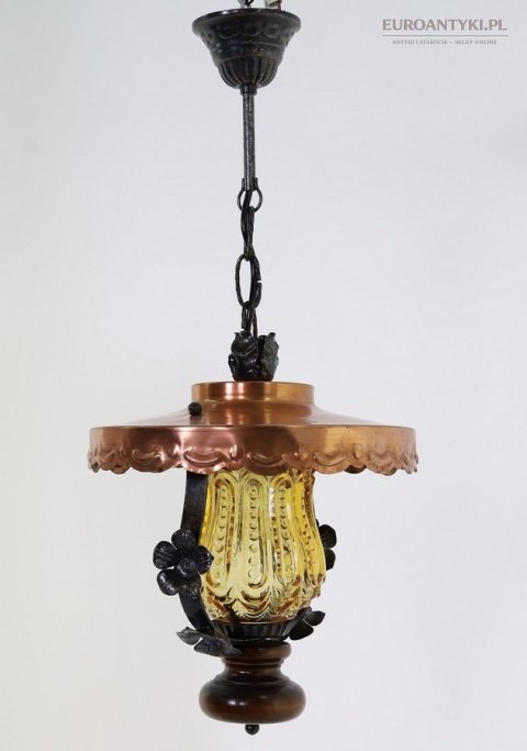 lampa wisząca z drewna i metalu