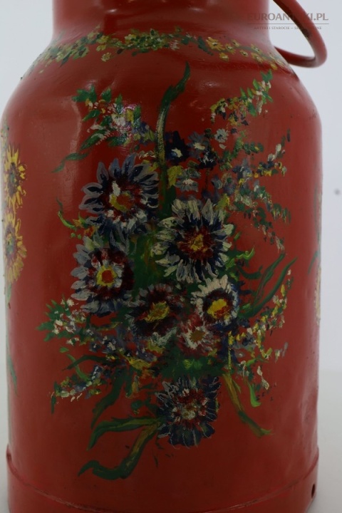 stylowe naczynie ozdobne z epoki czerwone malowane kwiaty