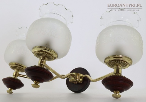 oświetlenie pałacowe na ścianę