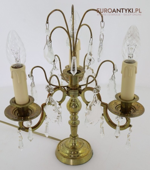 klasyczna lampa stołowa z epoki z kryształami