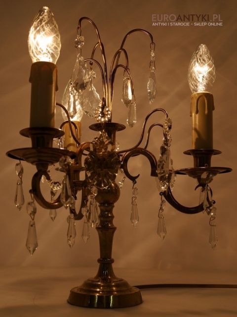 lampa stołowa z kryształowymi zawieszkami